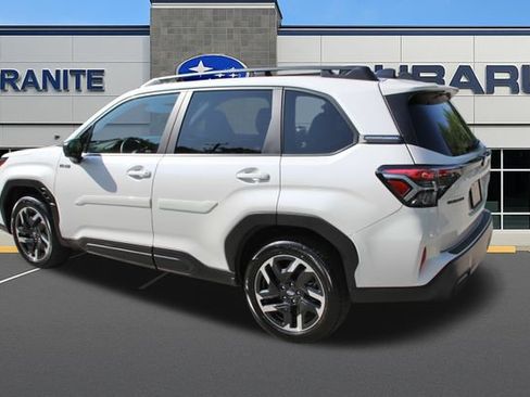 Used 2025 Subaru Forester Premium AWD/4WD image 8