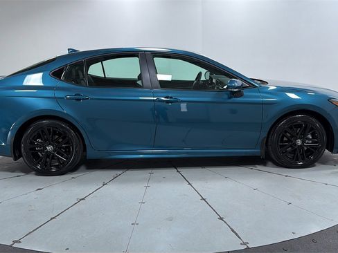 Certified 2025 Toyota Camry SE image 6