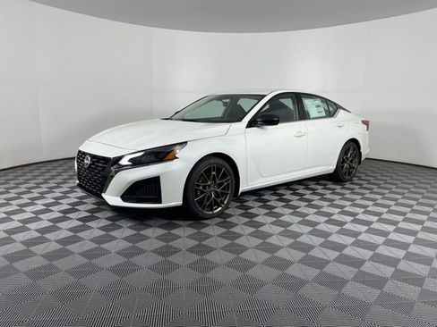 New 2025 Nissan Altima 2.5 SR image 5