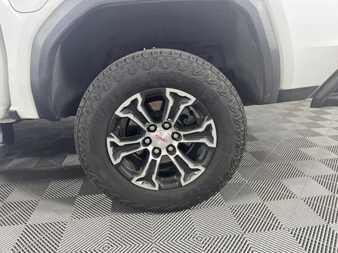 Used 2025 GMC Canyon AT4 w/ Technology Plus Package AWD/4WD image 13