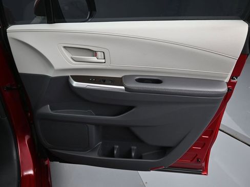 Certified 2022 Toyota Sienna LE FWD image 31
