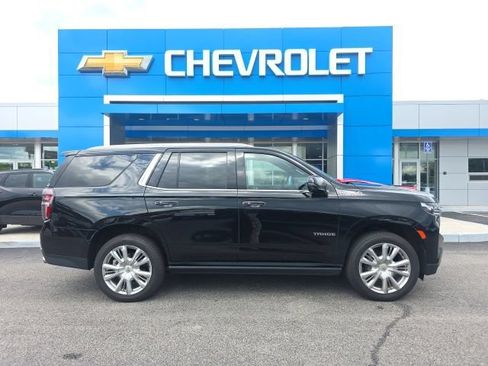 Used 2021 Chevrolet Tahoe High Country w/ Premium Package AWD/4WD image 2