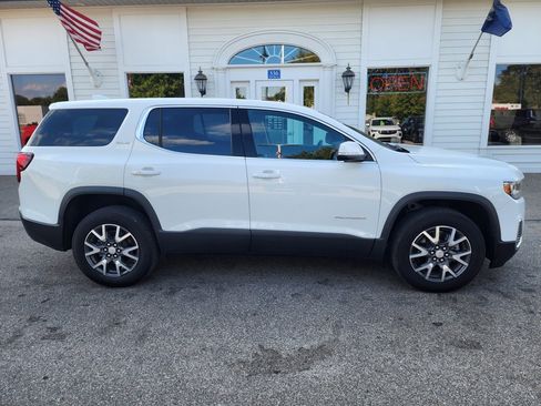 Used 2023 GMC Acadia SLE image 4