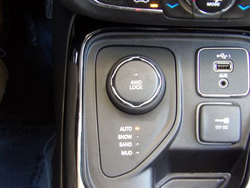 Used 2020 Jeep Compass Limited image 15