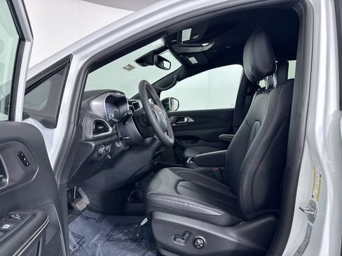 New 2026 Chrysler Pacifica Select FWD image 7