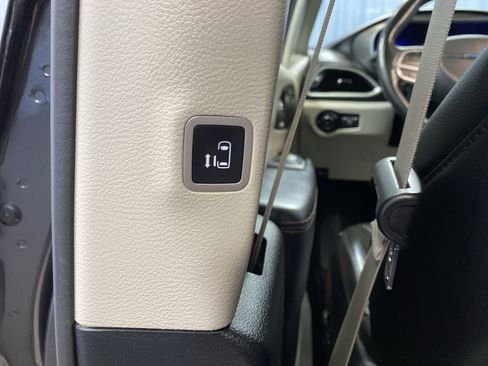 Certified 2020 Chrysler Pacifica Touring-L image 33