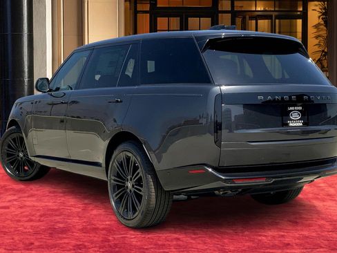 New 2025 Land Rover Range Rover Long Wheelbase SE image 3