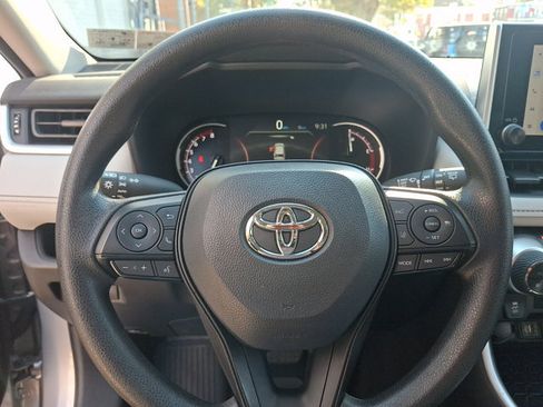 Used 2025 Toyota RAV4 XLE AWD/4WD image 19