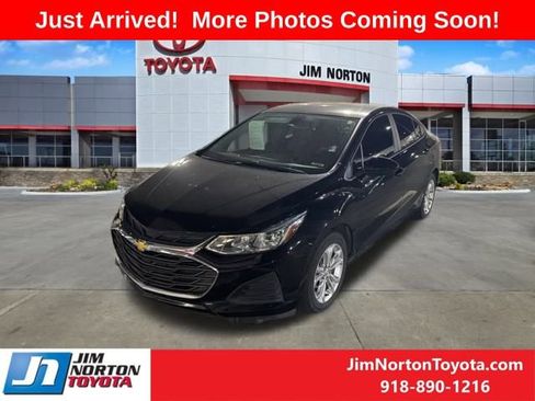 Used 2019 Chevrolet Cruze LS w/ LS Convenience Package image 2