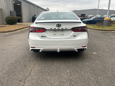 Used 2024 Toyota Camry SE image 4