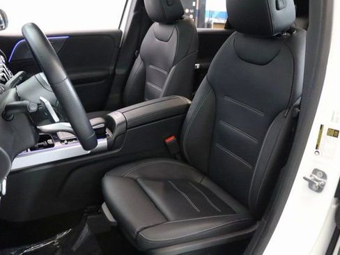 Used 2023 Mercedes-Benz GLB 250 4MATIC image 16