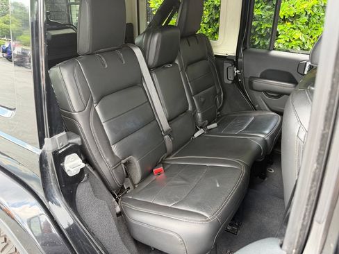 Used 2019 Jeep Wrangler Unlimited Sahara w/ Quick Order Package 24M Moab AWD/4WD image 38