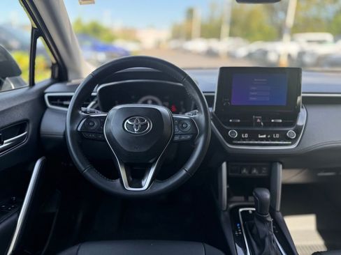 Used 2025 Toyota Corolla Cross XLE w/ Convenience Package AWD/4WD image 23