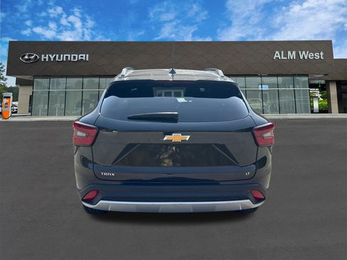 Used 2025 Chevrolet Trax LT w/ LT Convenience Package image 6