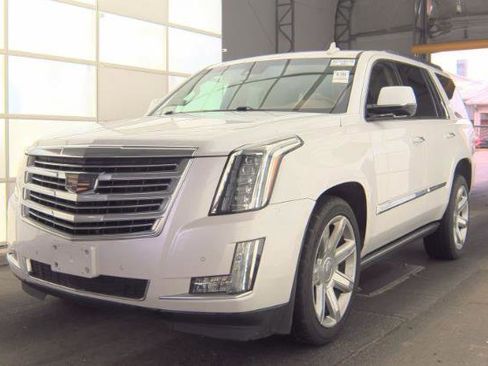 Used 2016 Cadillac Escalade Platinum image 2