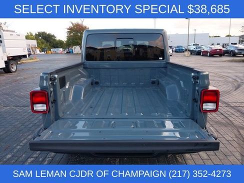 New 2025 Jeep Gladiator Sport image 24