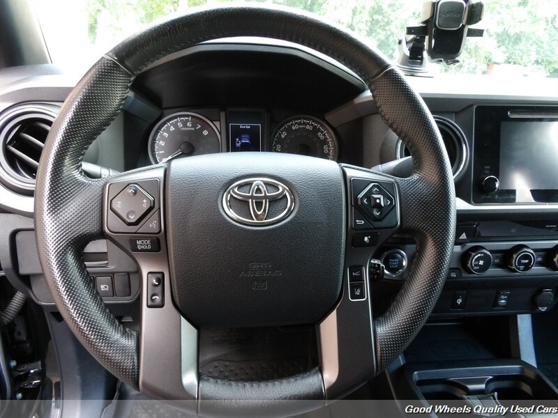 Used 2018 Toyota Tacoma TRD Sport AWD/4WD image 14