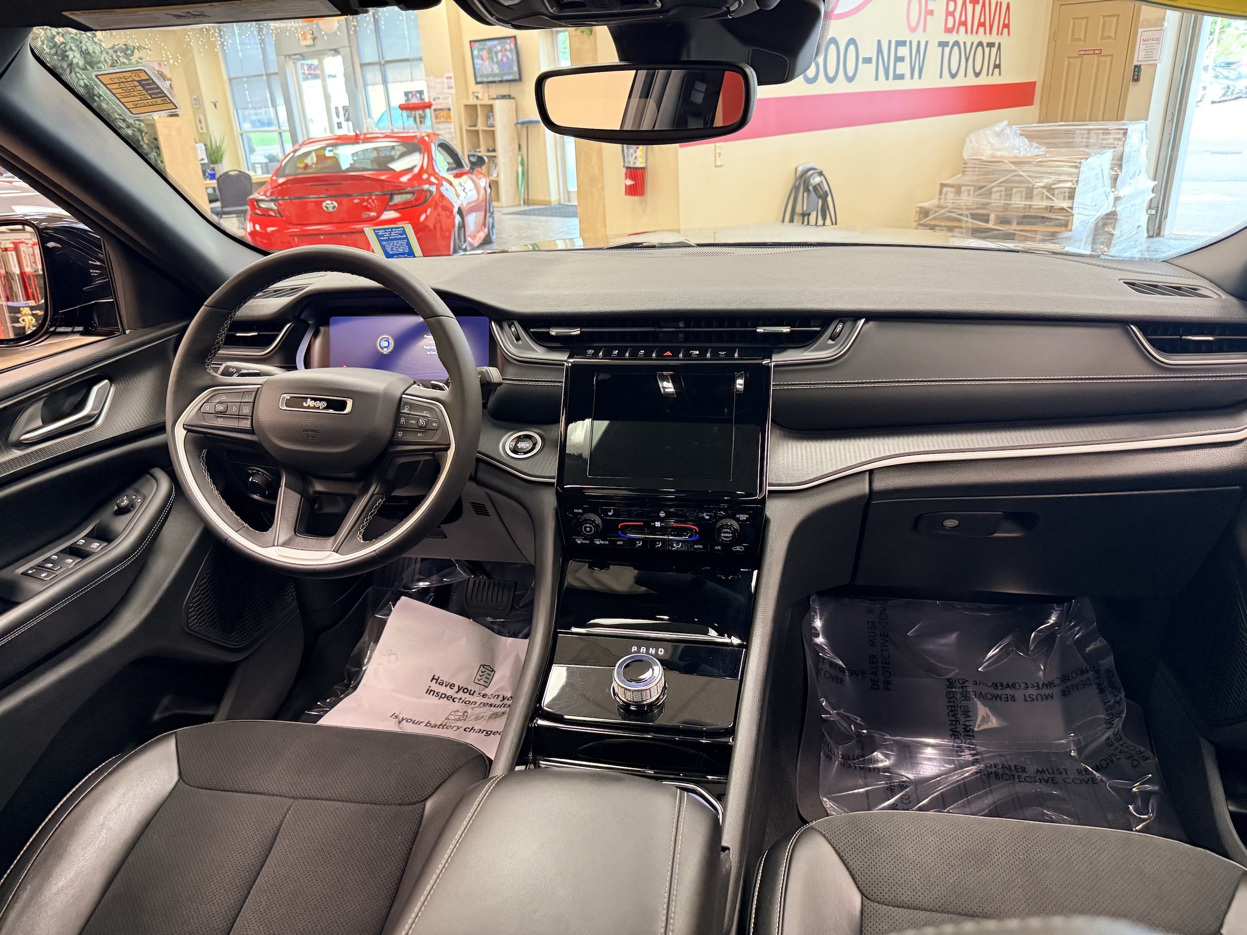 Used 2023 Jeep Grand Cherokee Altitude AWD/4WD image 22