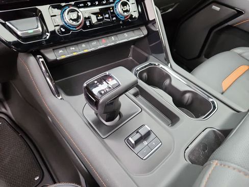 Used 2025 GMC Sierra 1500 AT4 w/ AT4 Premium Package image 21