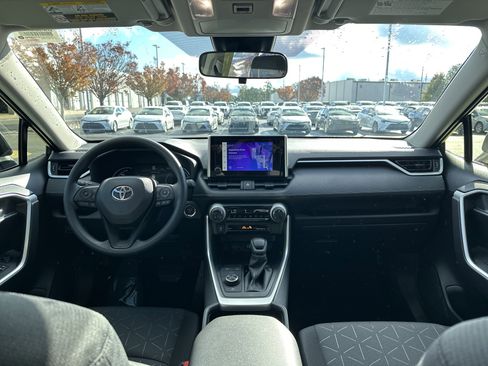 Certified 2025 Toyota RAV4 XLE image 28