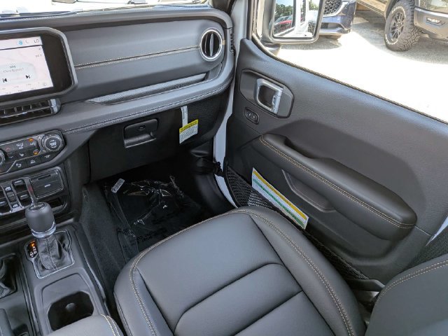 New 2026 Jeep Wrangler Unlimited Sahara AWD/4WD image 16