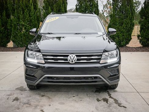 Used 2021 Volkswagen Tiguan S image 3