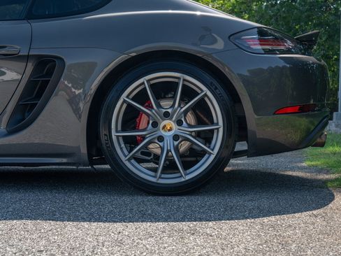 Used 2018 Porsche 718 Cayman S RWD image 12
