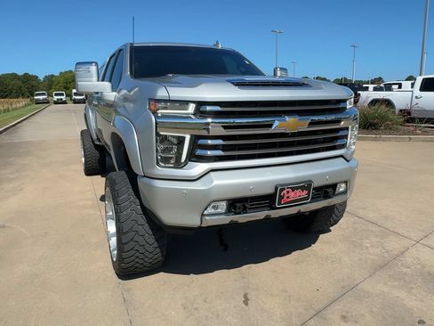 Used 2021 Chevrolet Silverado 2500 High Country AWD/4WD image 2
