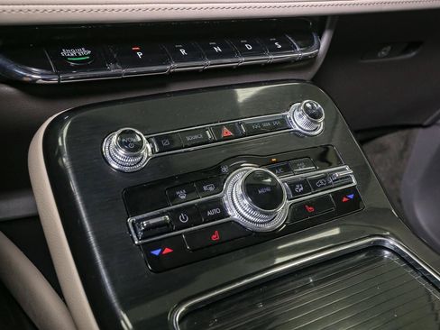 Used 2023 Lincoln Nautilus AWD w/ Premium Package image 31