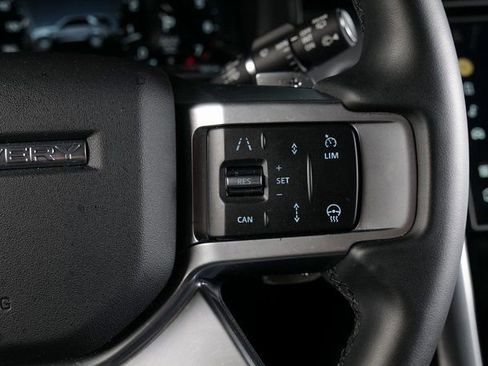 Used 2025 Land Rover Discovery S image 20
