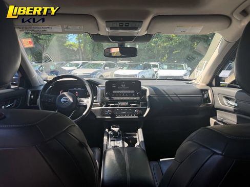 Used 2022 Nissan Pathfinder Platinum w/ Cargo Package AWD/4WD image 12