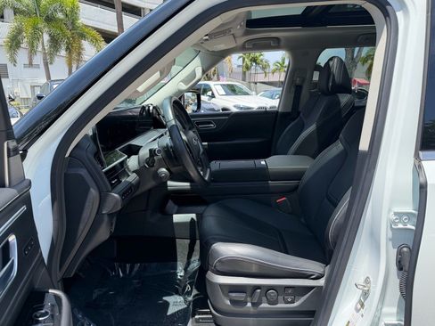Used 2025 INFINITI QX80 Sensory AWD/4WD image 9
