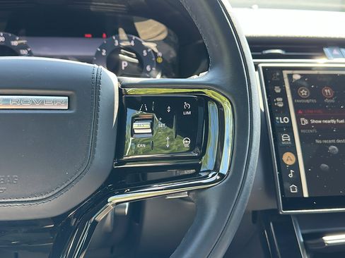 Used 2025 Land Rover Range Rover Velar Dynamic SE image 16