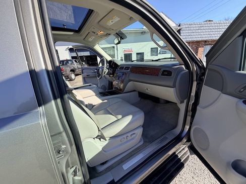 Used 2007 Chevrolet Suburban LT w/ LT Preferred Equipment Group image 58