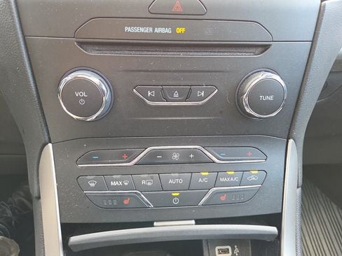 Used 2018 Ford Edge SEL w/ Equipment Group 201A AWD/4WD image 19