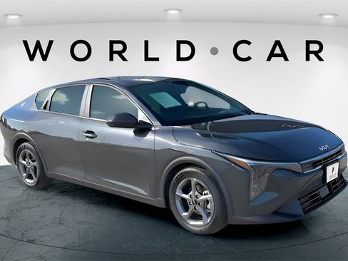 Certified 2025 Kia K4 image 1
