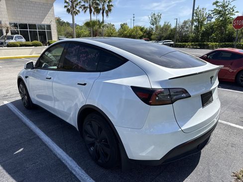 Used 2024 Tesla Model Y Long Range AWD/4WD image 4