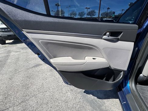 Used 2017 Hyundai Elantra Limited image 23