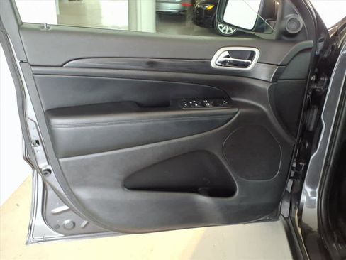 Used 2020 Jeep Grand Cherokee Laredo image 10