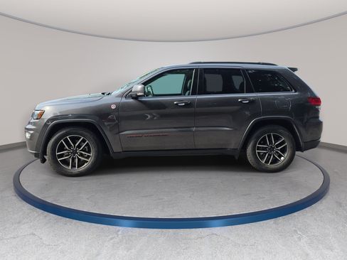 Used 2019 Jeep Grand Cherokee Trailhawk w/ Trailhawk Luxury Group AWD/4WD image 3