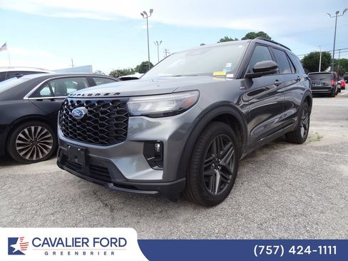 Used 2026 Ford Explorer ST-Line w/ ST-Line Street Pack AWD/4WD image 3