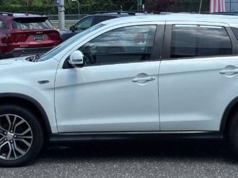 Used 2016 Mitsubishi Outlander Sport SE AWD/4WD image 2