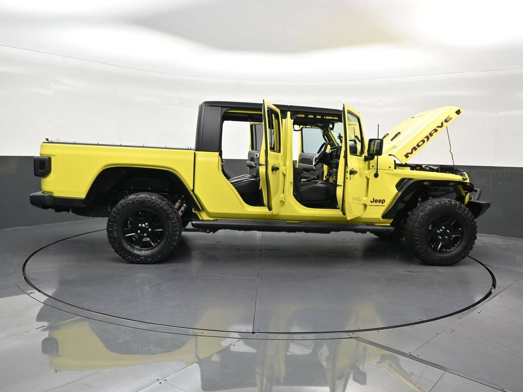 Used 2023 Jeep Gladiator Mojave w/ Cold Weather Group AWD/4WD image 32