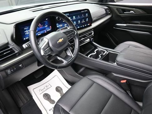 Used 2025 Chevrolet Traverse LT image 18