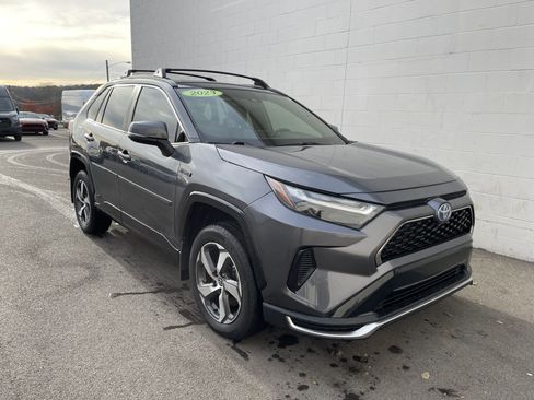 Used 2023 Toyota RAV4 SE image 2