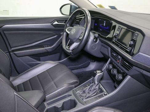 Certified 2022 Volkswagen Jetta SE FWD image 19