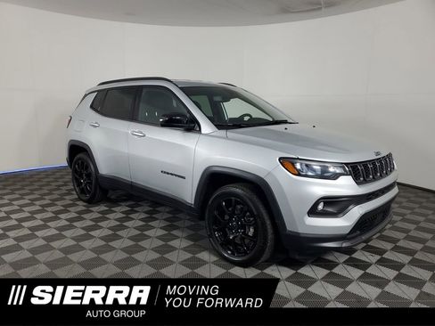 Used 2025 Jeep Compass Latitude w/ Altitude Special Edition image 1