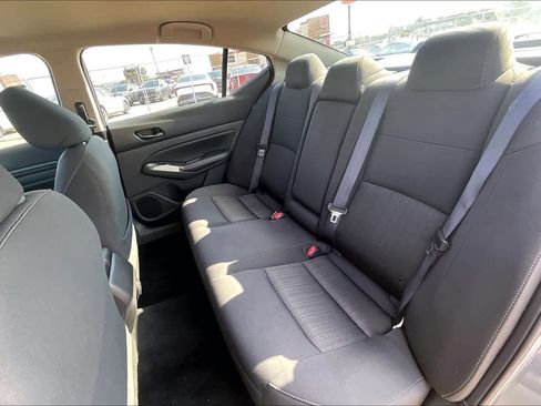 Used 2025 Nissan Altima 2.5 SV FWD image 27