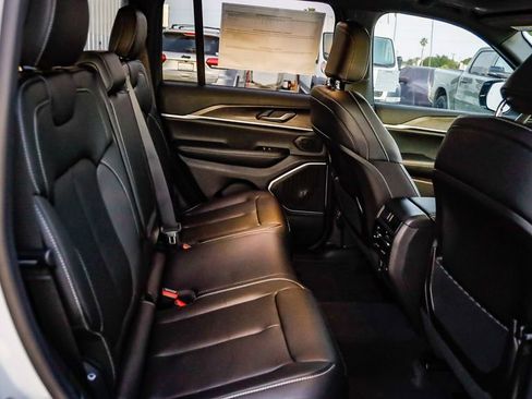 New 2026 Jeep Grand Cherokee Limited w/ Limited Altitude Package image 19