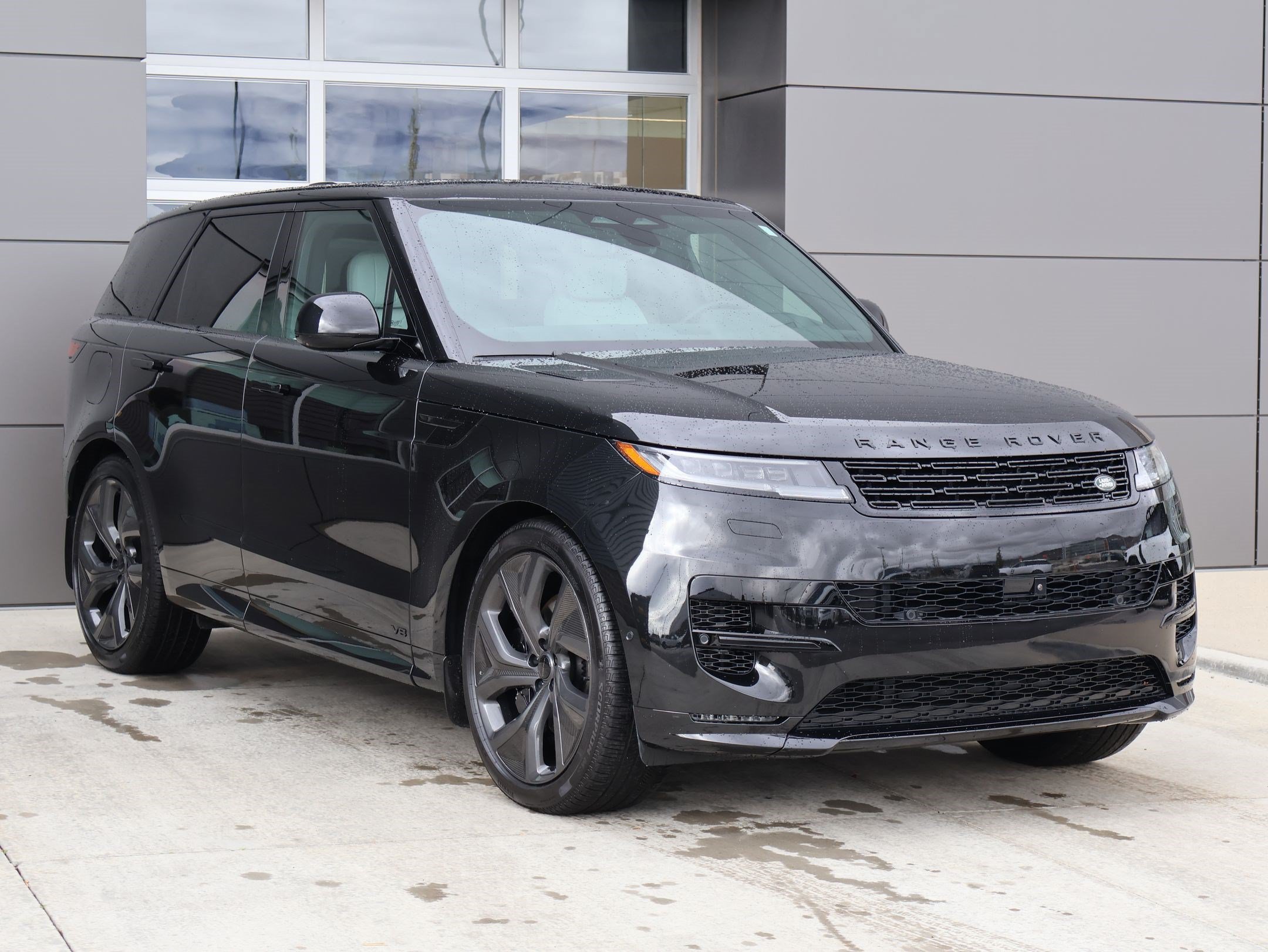 Used 2026 Land Rover Range Rover Sport Dynamic SE AWD/4WD image 3